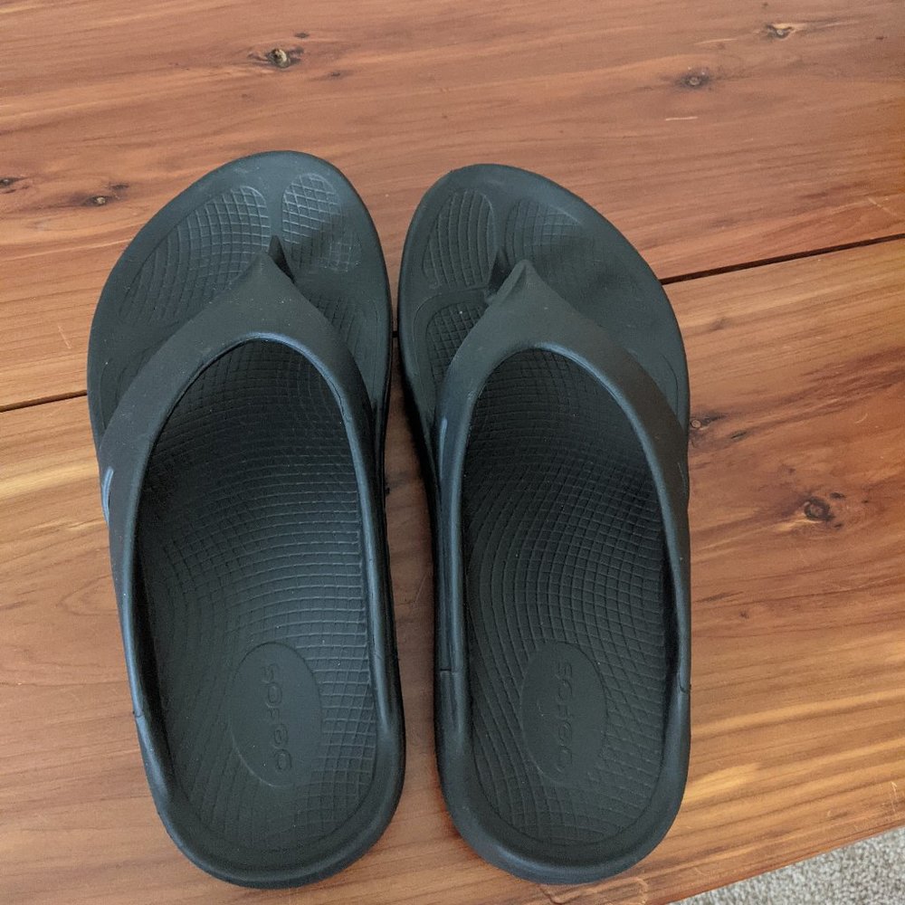 Oofos Original black sandal Size M8-W10